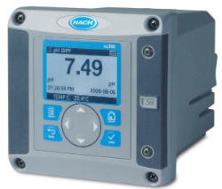 Controlador universal SC200: 100 - 240 V CA (cable de alimentación para Norteamérica) con una entrada analógica para sensor de pH/ORP/OD, Hart y dos salidas de 4 - 20 mA